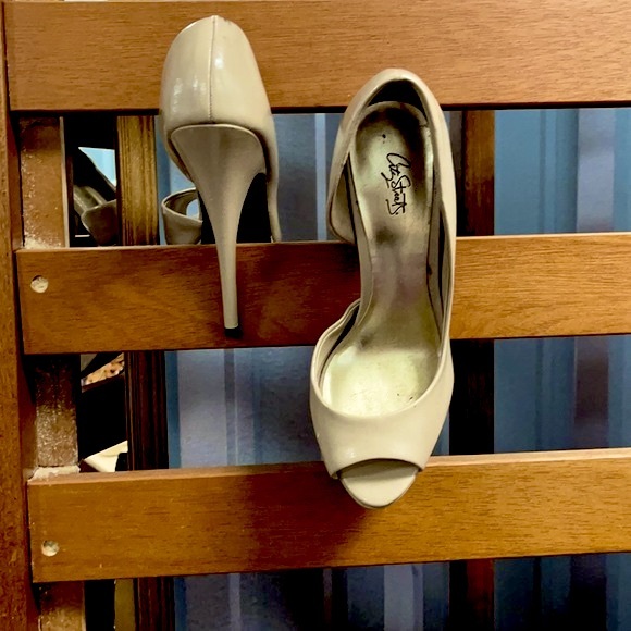 ➡️ !BOGO! ⬅️ CITY STREETS Cream Open Toe Platform Pumps/ Used - Picture 4 of 6